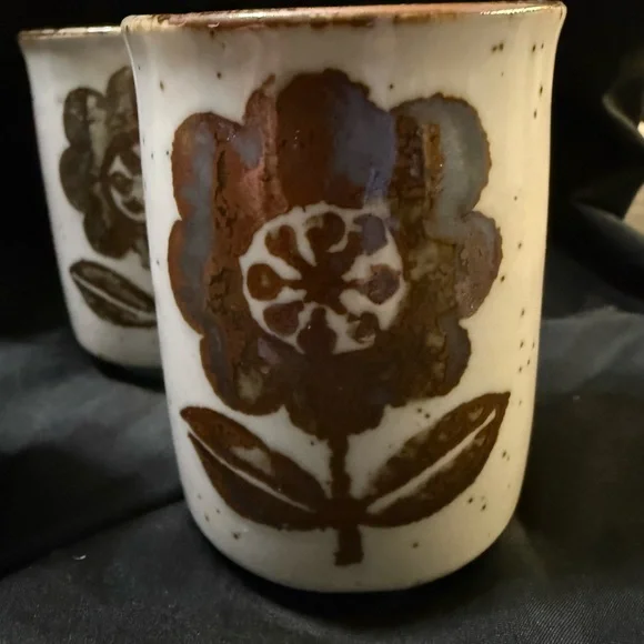 Handcrafted Ceramic Mugs with Butterfly and Floral Design - Picture 6 of 7